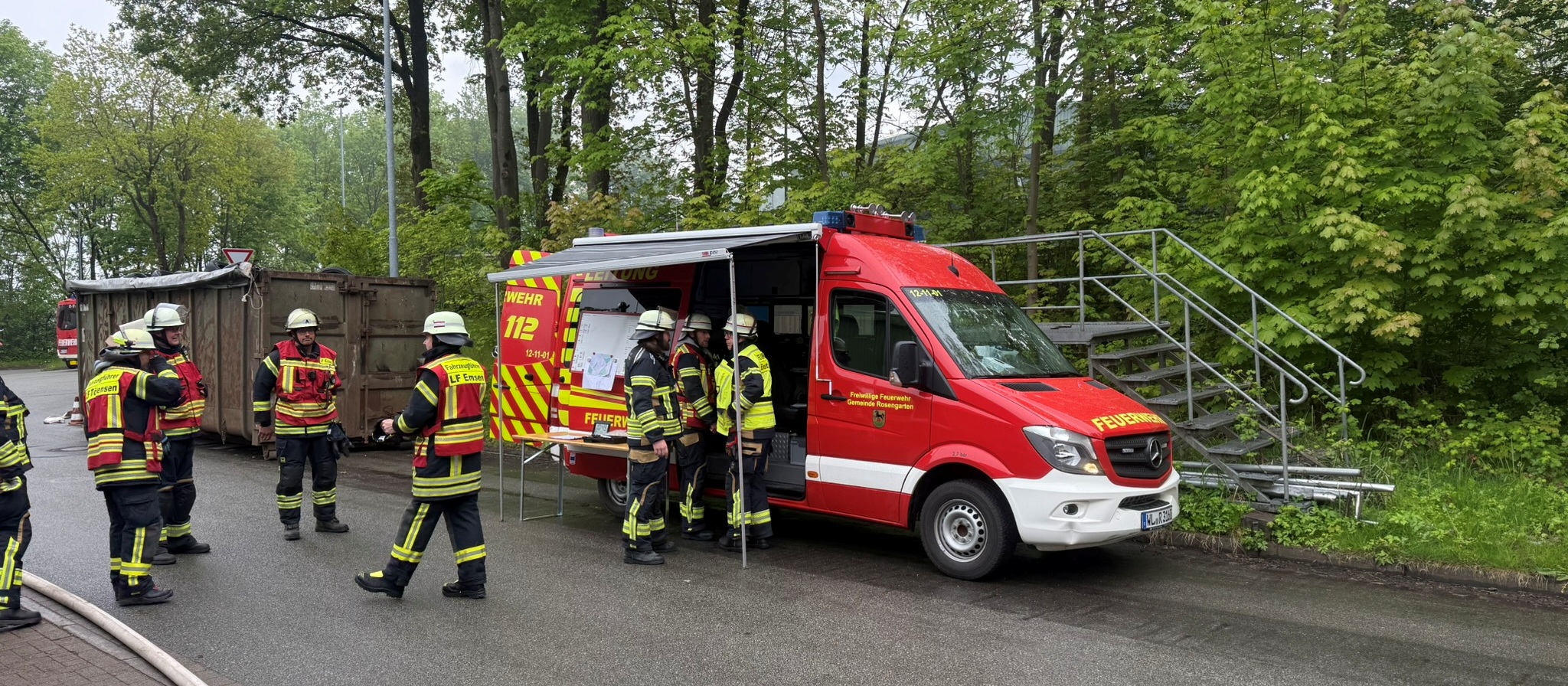 Einsatzfoto F3 Feuer in /an Gebäude, ...